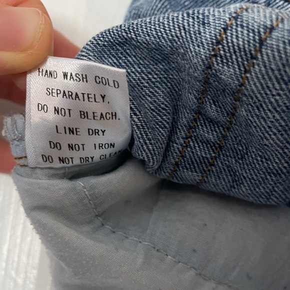 SIGNATURE8 Distressed Denim Cutoff Shorts Size S - Picture 9 of 9